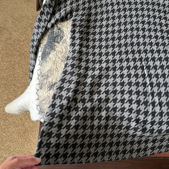 🩶 NEW. NWOT. Chicos Herringbone print sweater. US size Large/Chicos size 2. - Picture 8 of 8